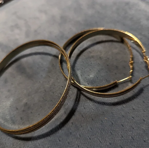 Earrings and bracelet set - Picture 7 of 7